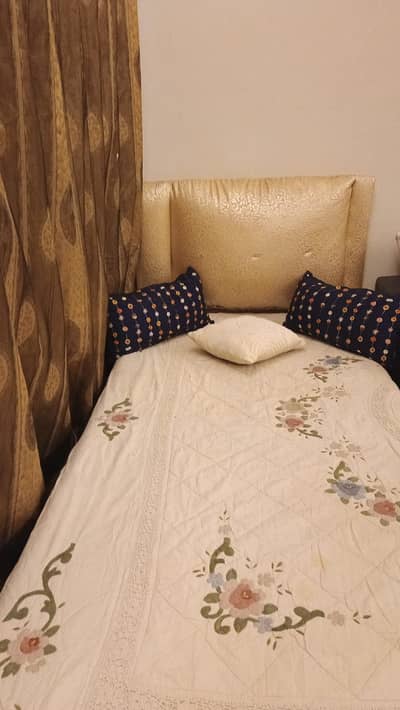 2 Single Beds + Storage Bench for Sale – Great Condition