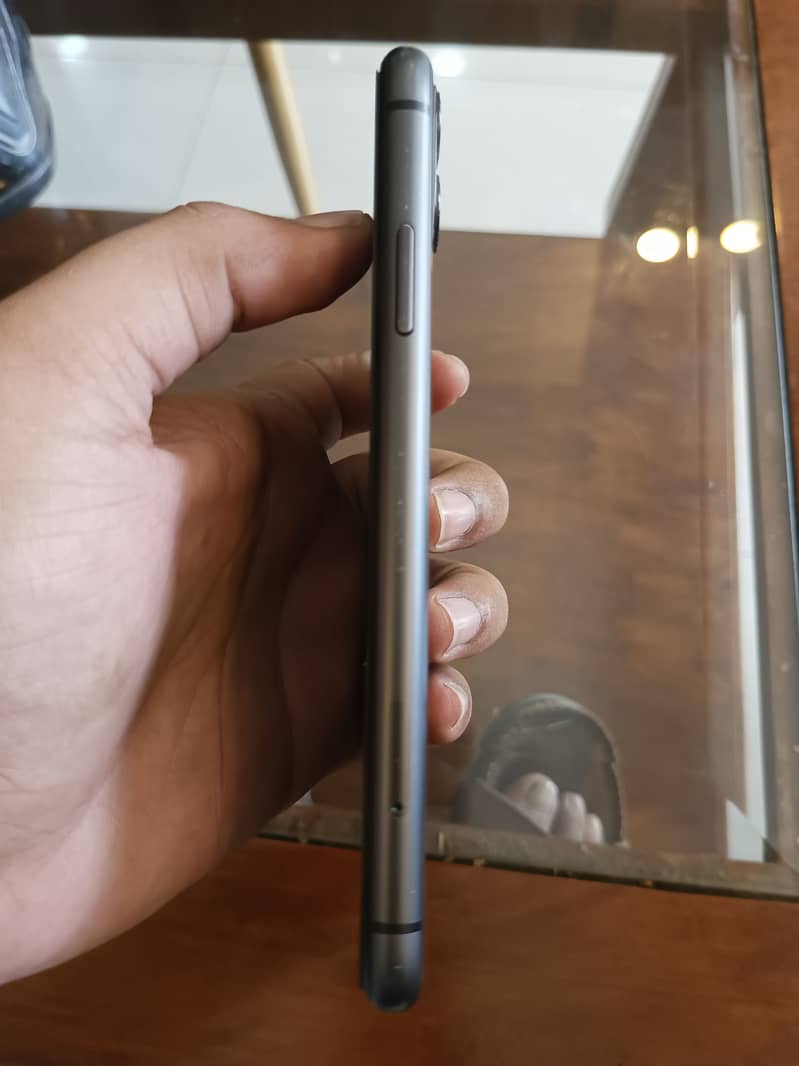 iPhone 11 3
