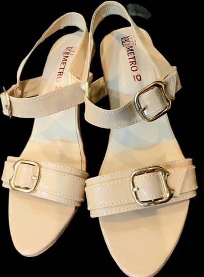 Metro Nude Buckle Sandals - Fits Size 39 (Marked 10) | Rs. 1190