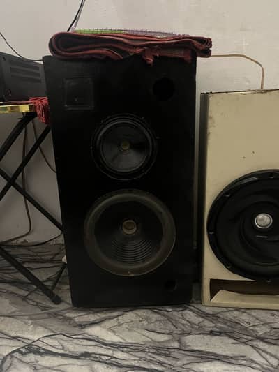 D1047 k 8 ic lagy huwe hain amp main 8 inch ka 2 speker 12 ka basser