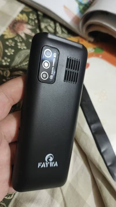 Faywa Eagle 2 Four Sims cell phone