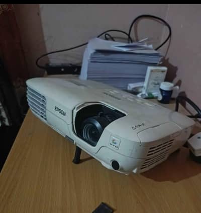 EPSON EB-X7 Projector