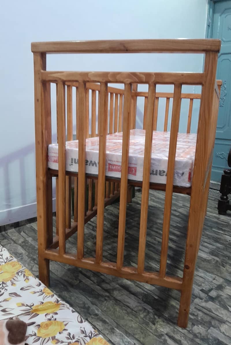 BABY'S SLEEPING COT 1