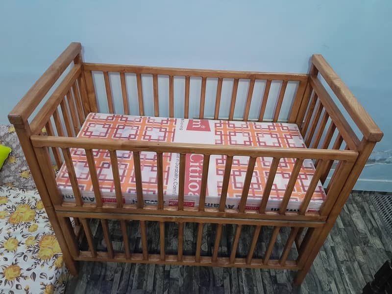 BABY'S SLEEPING COT 3