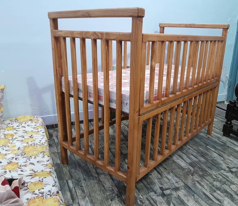 BABY'S SLEEPING COT 4