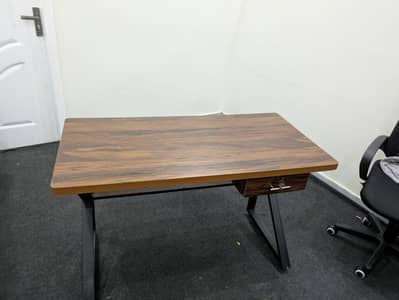 Office table rate or kam ho jy ga