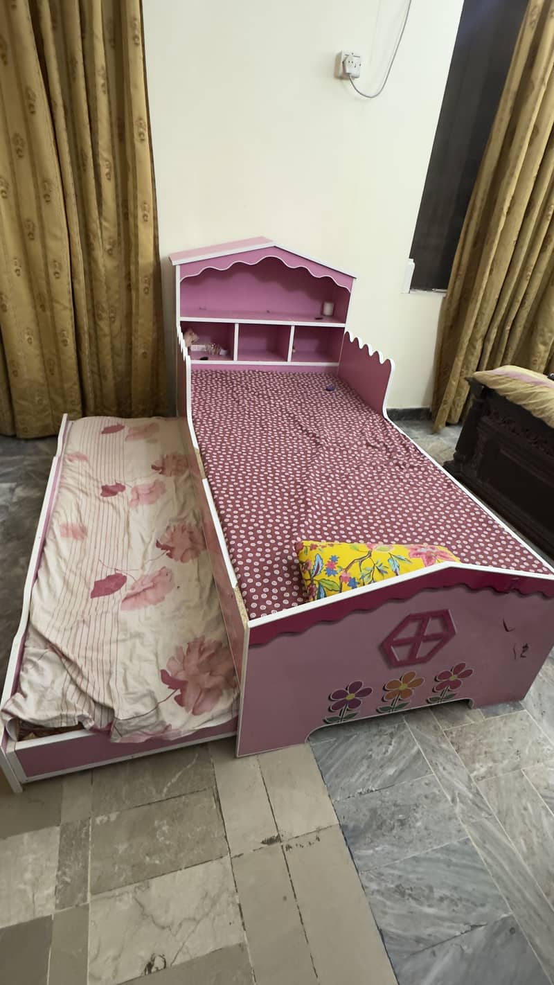 Bed in mint condition 1