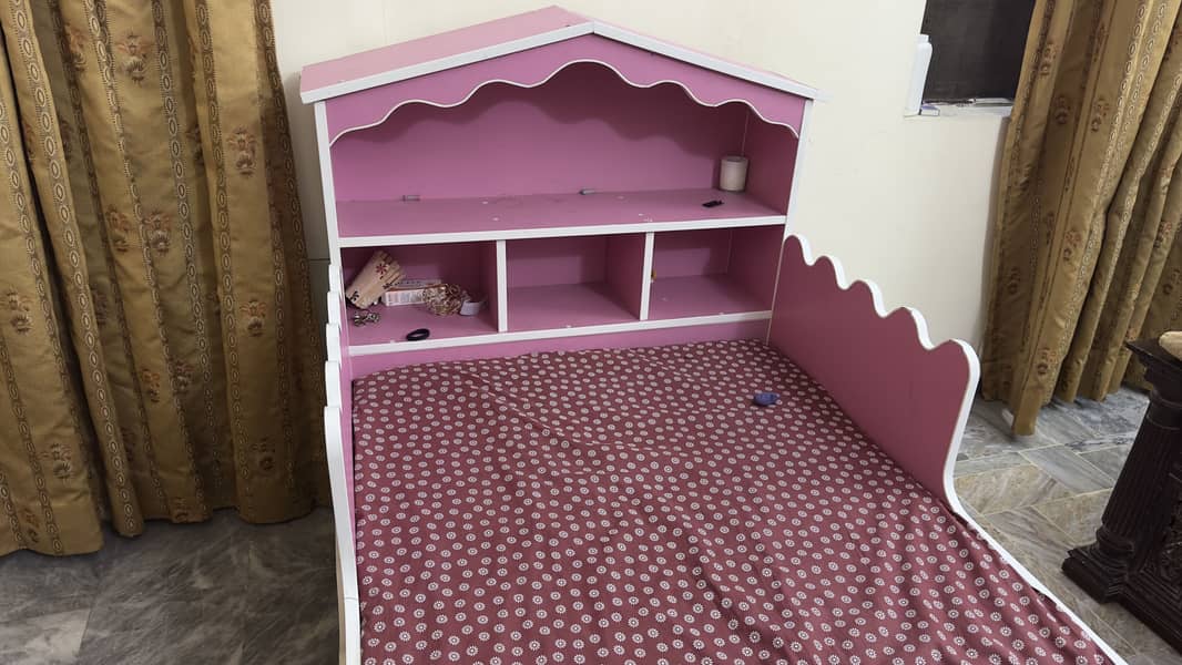 Bed in mint condition 2