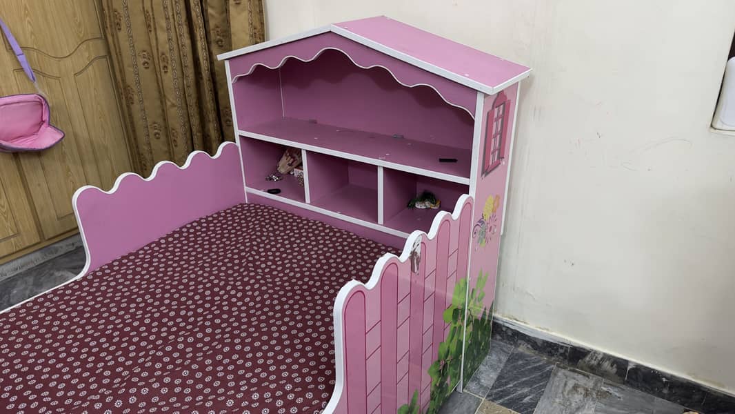 Bed in mint condition 5