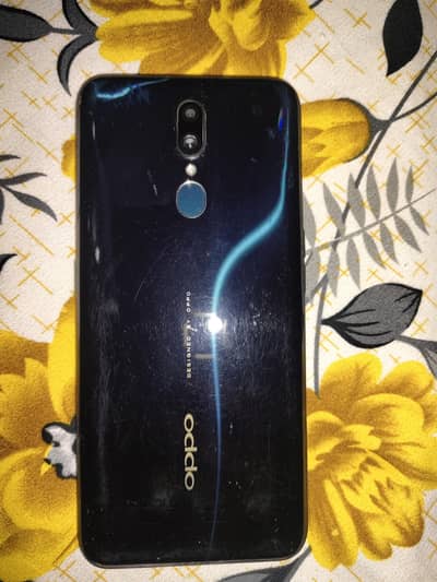 selling phone 8  gb ram 256 gb memory is