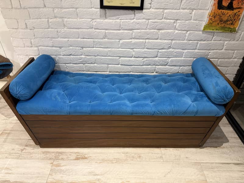 Settee 2