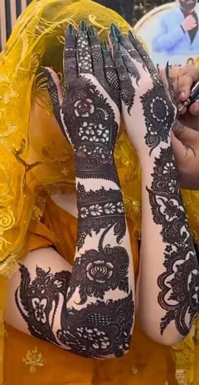 "Noor-Bridal & Party Mehndi Artis. Multan"