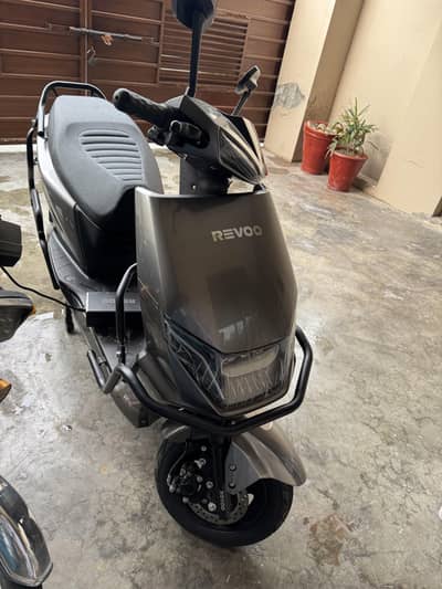 Revoo C32 Young NEW