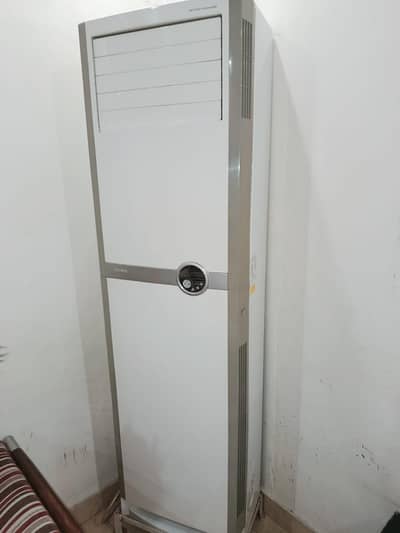Urgent sale gree 2 ton Cabinet Ac 10/10 condition call (03217274194)