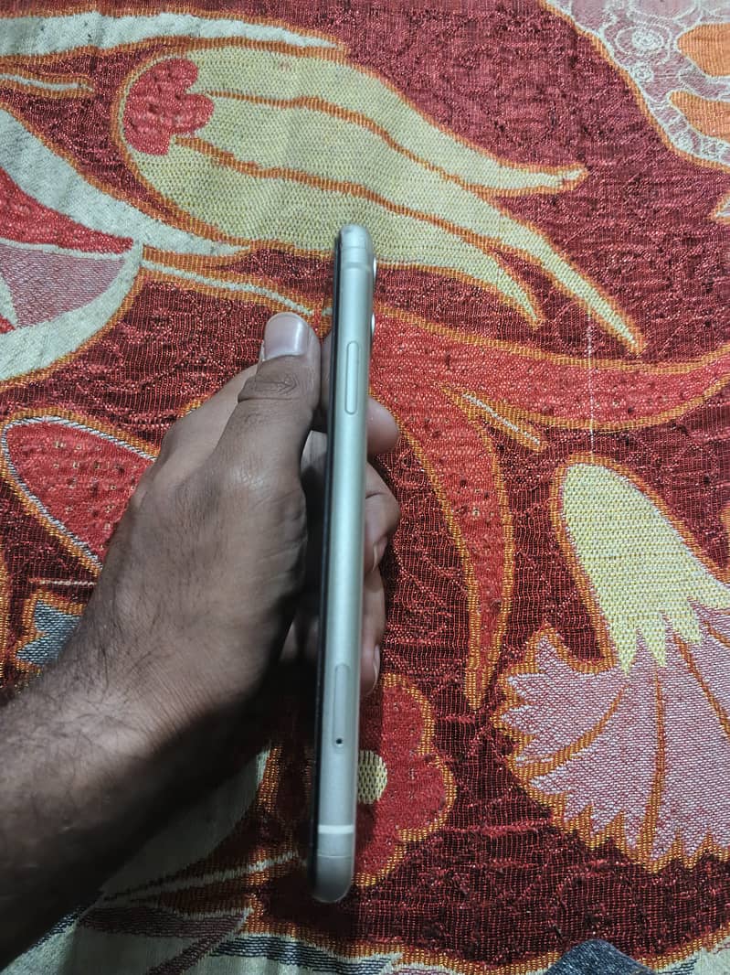 iPhone 11 2