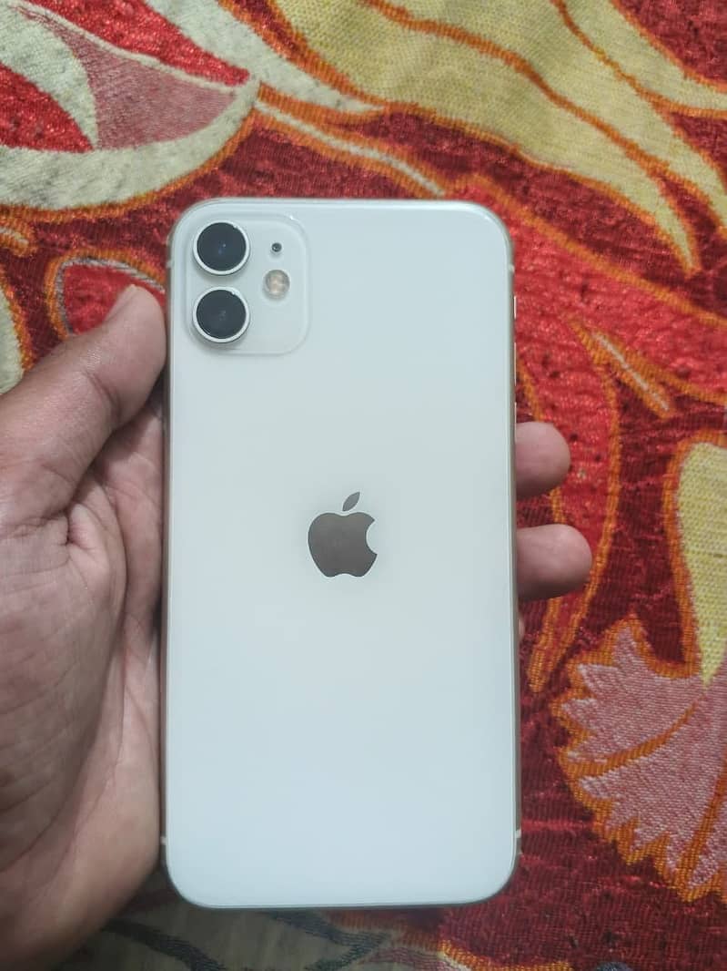 iPhone 11 4
