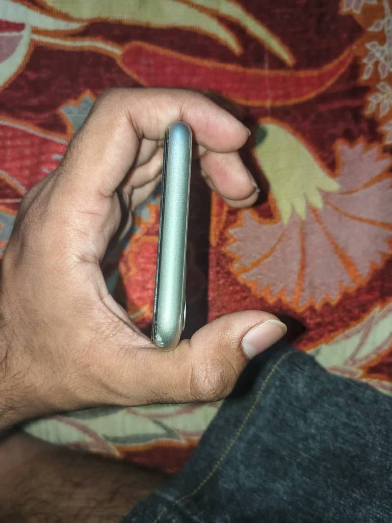 iPhone 11 5