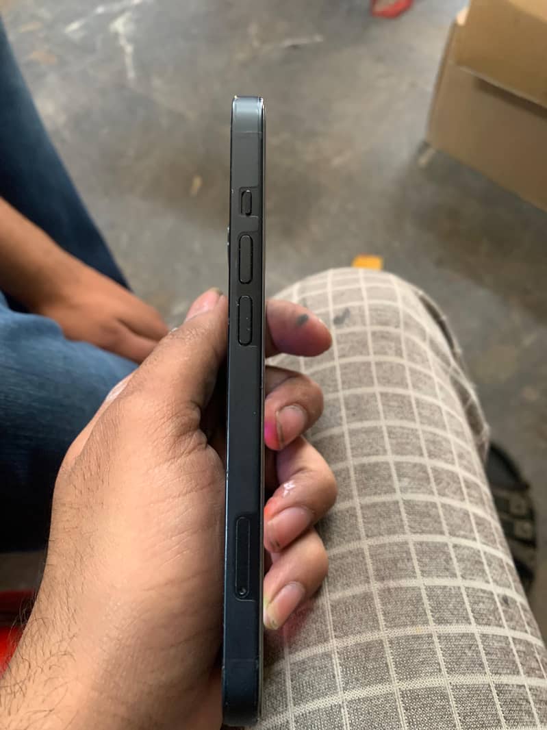 iPhone 13 3
