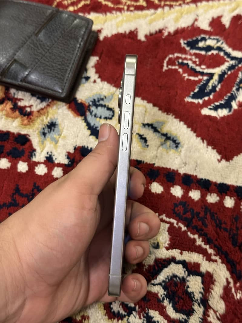 iPhone 15 pro max 4