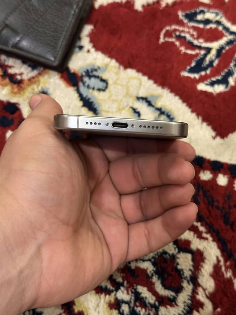 iPhone 15 pro max 12