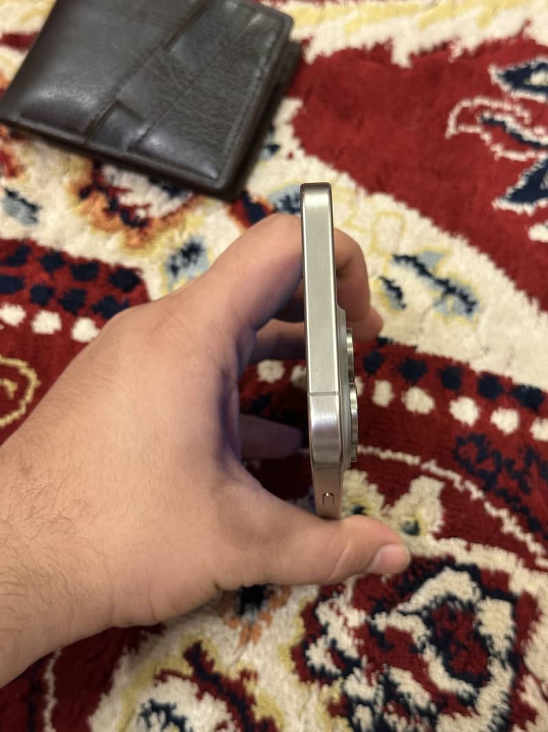 iPhone 15 pro max 13