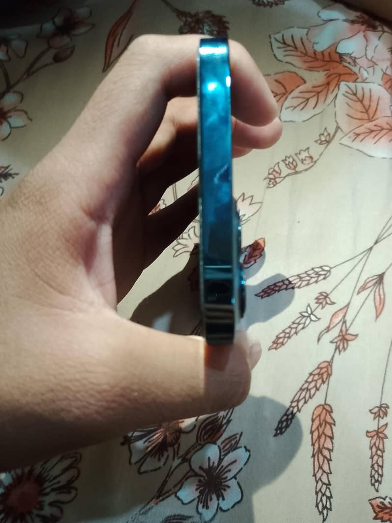 iphone 12 pro max 3
