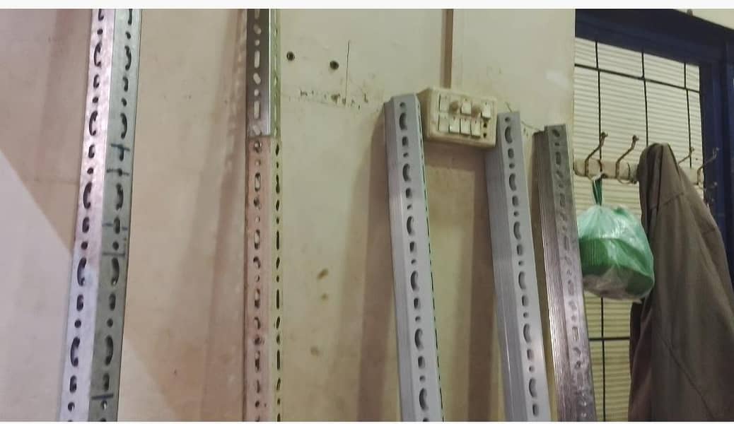لوہے کے ریک سات عدد قیمت ایک ریک  7500 4