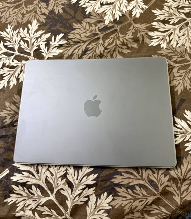 MacBook Pro M5 1