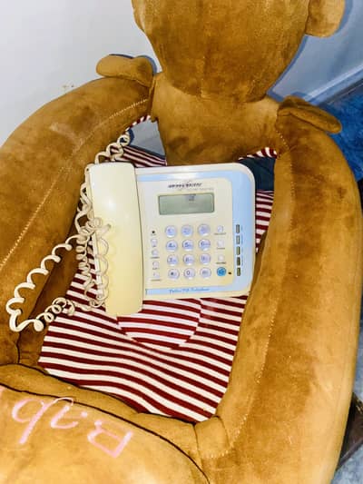 TELEPHONE SET