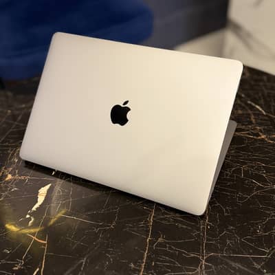 “Special offer” MacBook pro 2020 13.3 inch core i7 CTO 16GB RAM 512Ssd