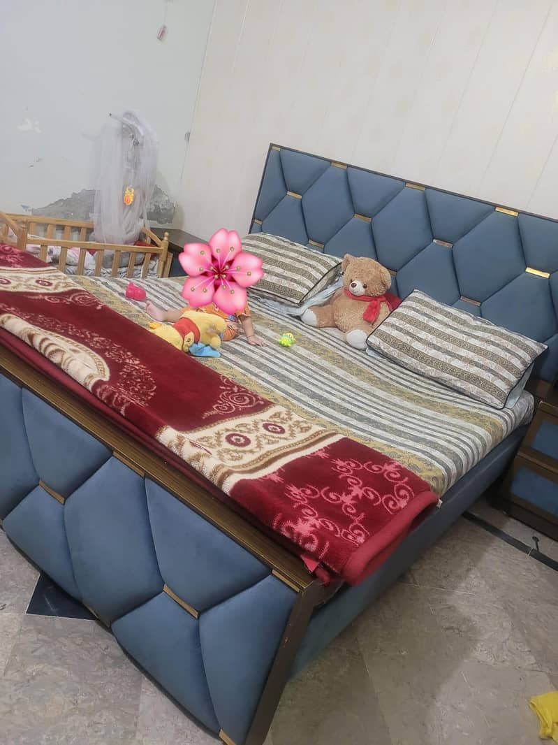 Queen bed with side tables dressing table 1