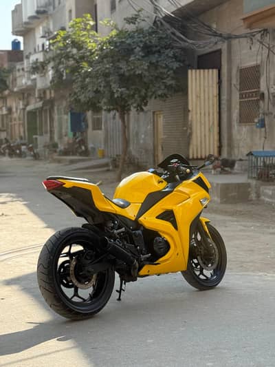 Ninja 250cc replica heavy bike  2022 model  Yellow black  1800km drvn