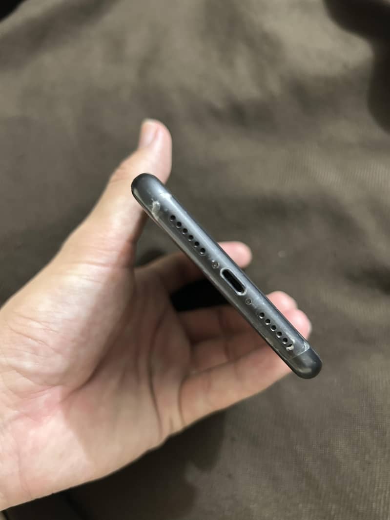IPHONE 11 7