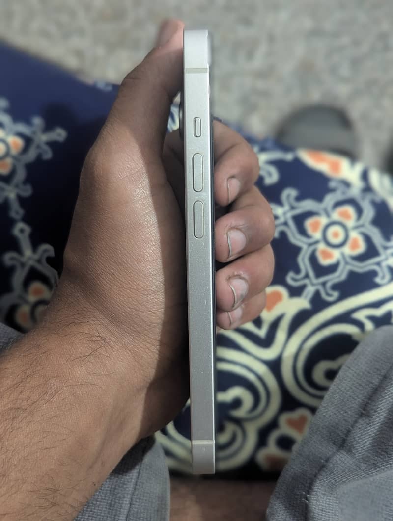 iPhone 14 3
