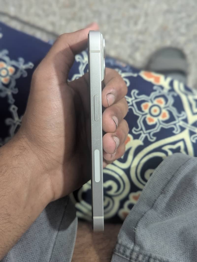 iPhone 14 4