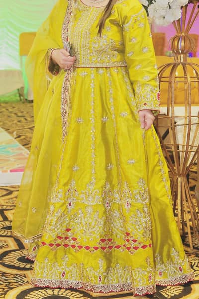 Mehndi lehanga 