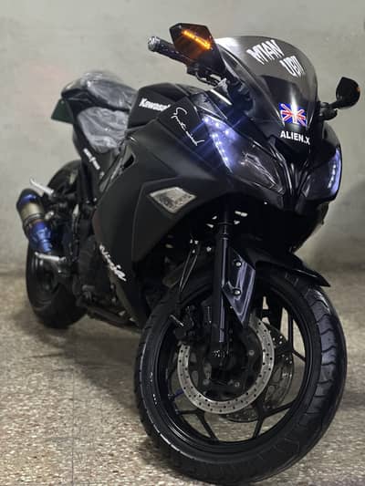 Kawasaki ninja 250cc 2018 model ( sports heavy bike )