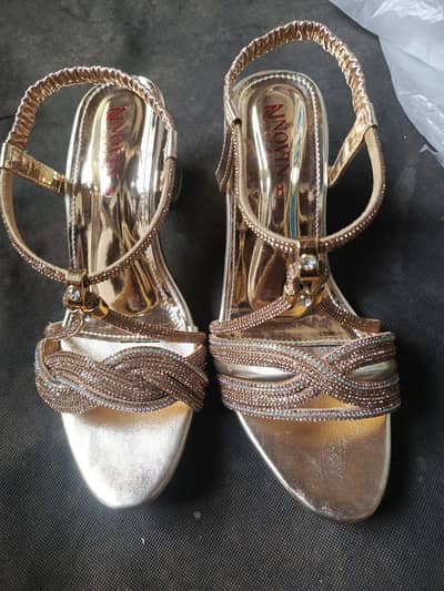 ledis heel sendal