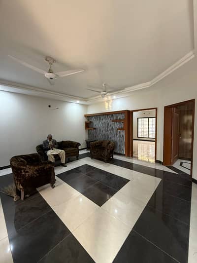 10 Marla Used House For Sale In Rafi Block Bahria Town Lahore
