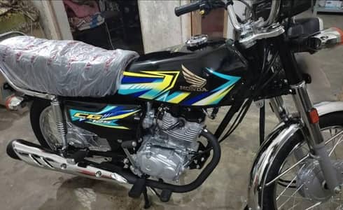 Honda 125 black color 2026