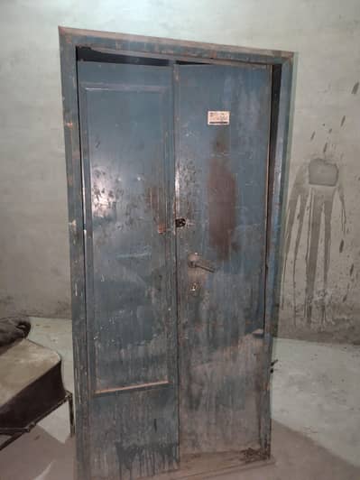 iron ki almari available for sale