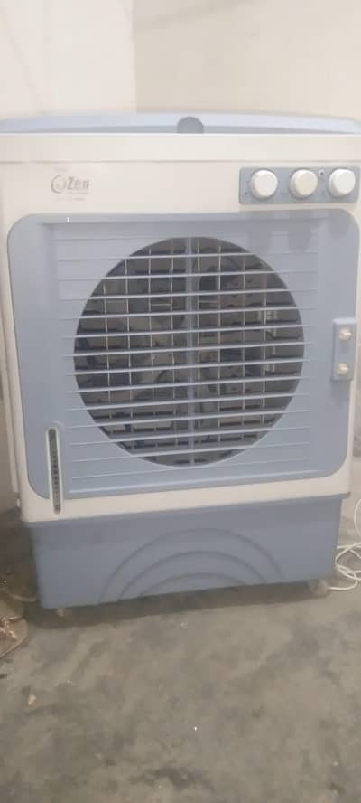 Air cooler with 3 cooling bottles