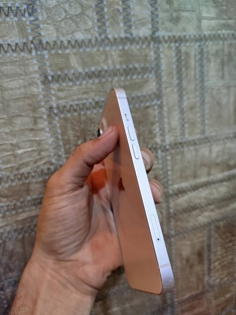 iPhone 13 3