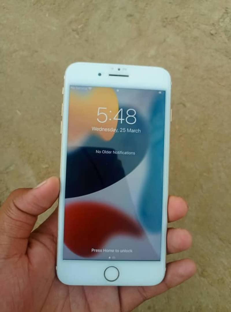 Apple iPhone 7 Plus 0