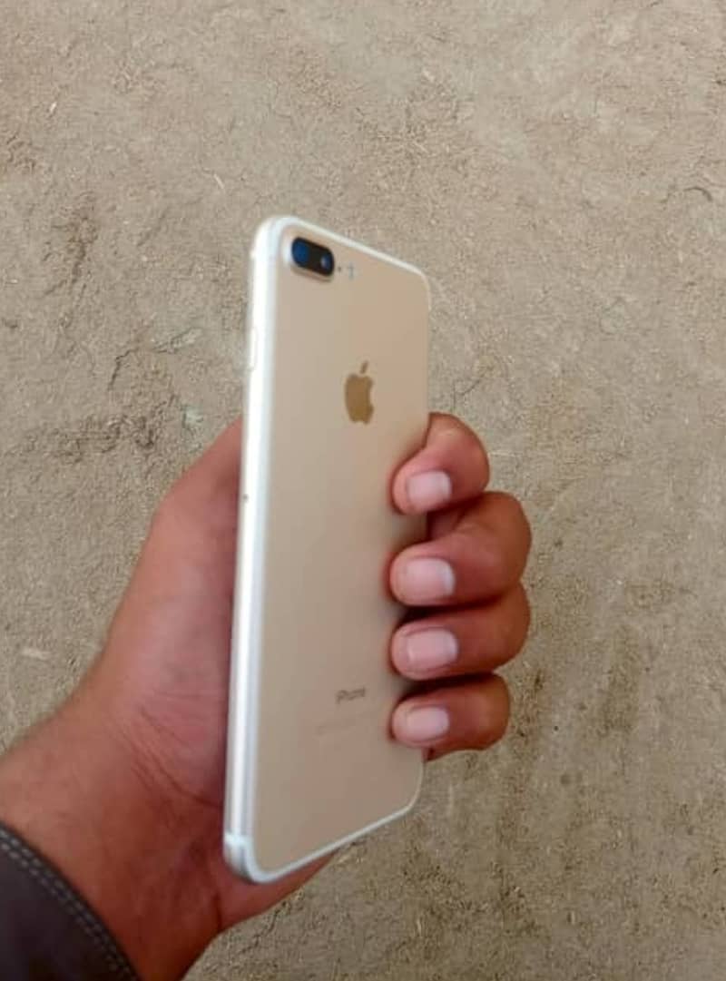 Apple iPhone 7 Plus 1