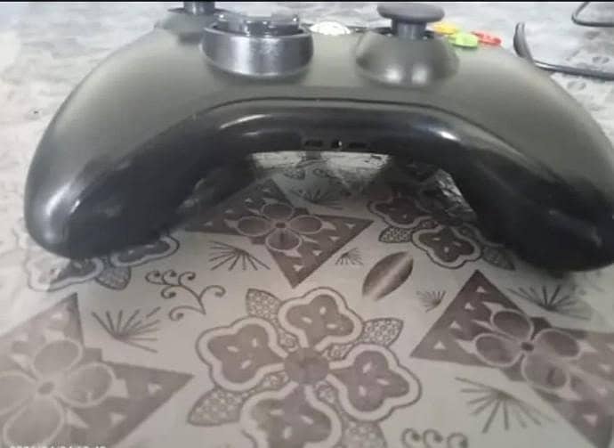 Xbox 360 controller 4