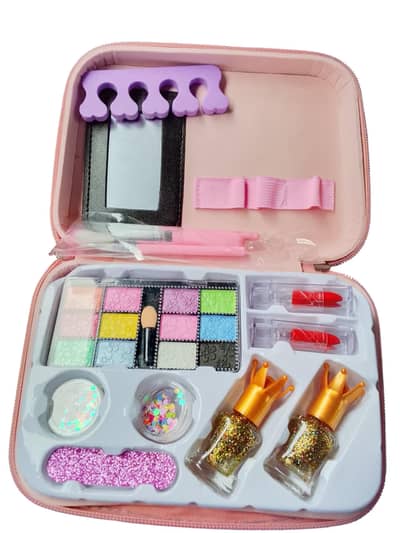 Kids' Washable Makeup & Nail Art Kit in Carrying Case