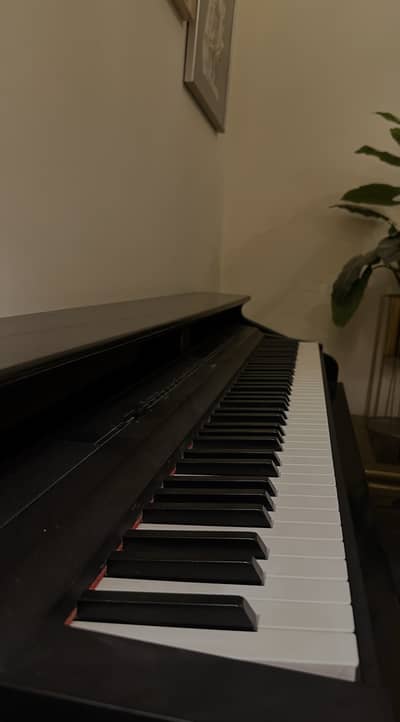 Yamaha P-125 Digital Piano with Piano Table