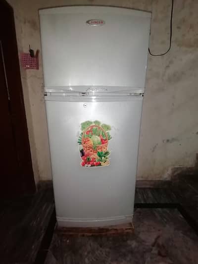 Singer refrigerator in good condition