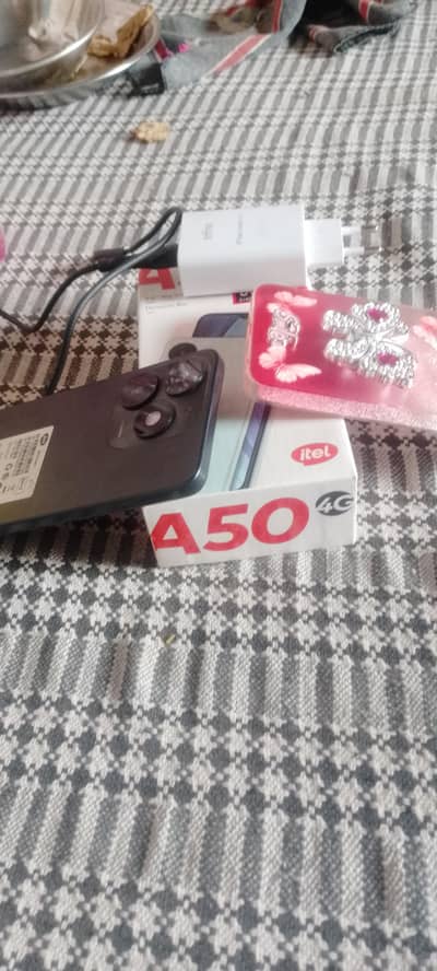 main apna mobile sell kr rha hn itell